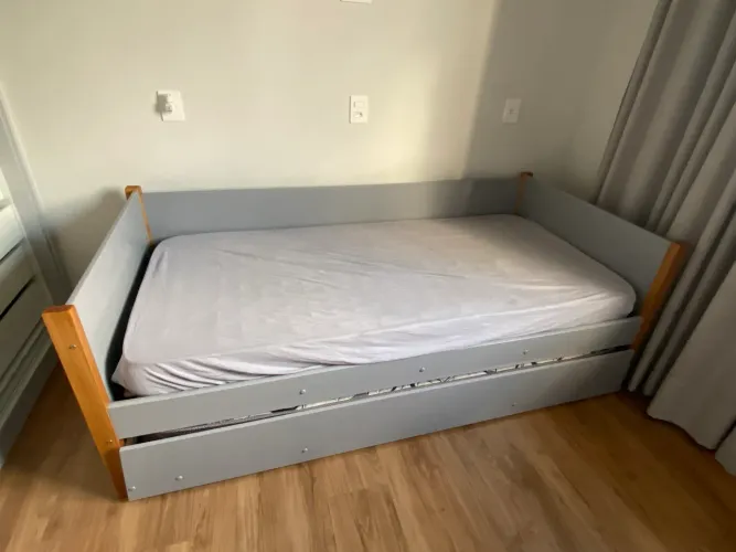 Cama solteiro com auxiliar 