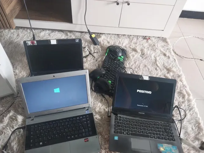 OPORTUNIDADE! LOTE COM 3 NOTEBOOKS, 3 MOUSES E 1 TECLADO!