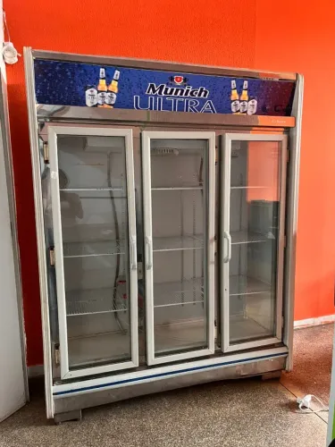 Vendo pista quente 6 cubas, freezer inox, freezer horizontal,cervejeira, expositor 3 porta