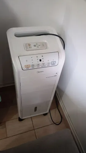 Climatizador de Ar Frio Midea Branco - Valor R$ 400,00.