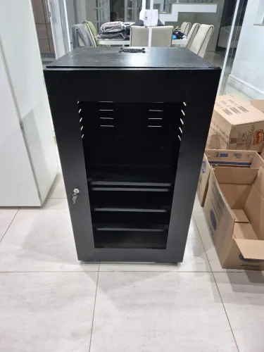 Rack de piso 24U para CFTV