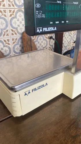 Balança Filizola digital e computadora