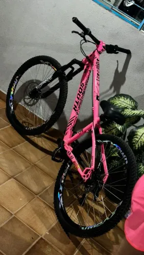 Quadro de bicicleta, Marca: South, cor rosa. pequenas marcas de uso! Apenas o QUADRO!
