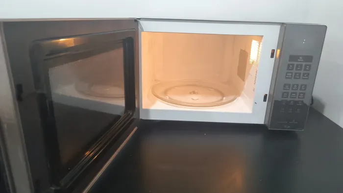 VENDO MICROONDAS 32 litros