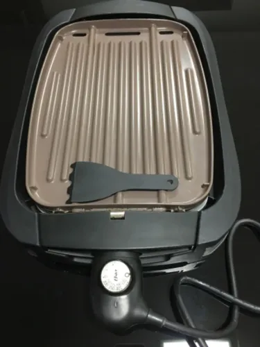 Grill Oster 2 em 1 com chapa e grelhado. 220V