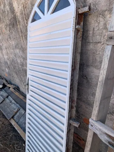 Porta de alumínio folha 18 usada