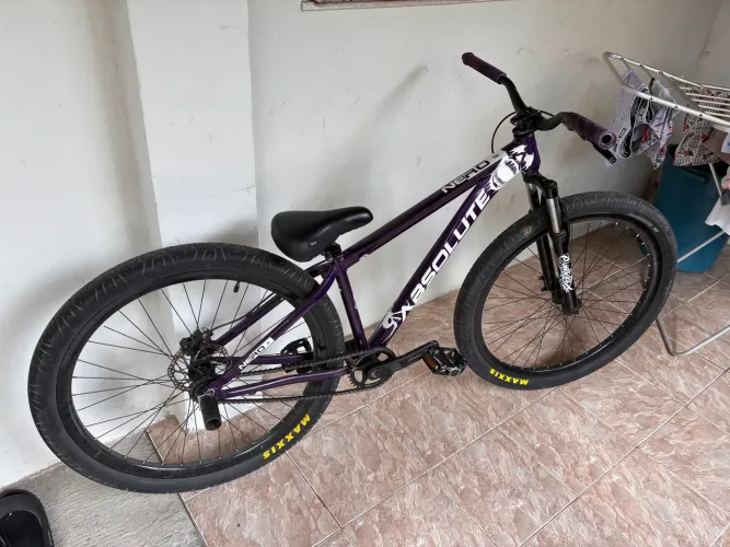 Nero 5 com maxxis