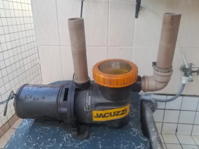 Bomba de pcina Jacuzzi Usada