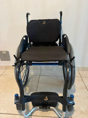 Vendo cadeira de rodas monobloco R$ 2.500