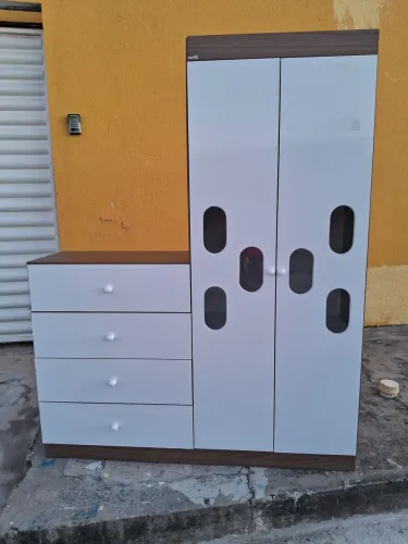 Guarda roupa com comoda