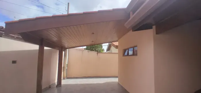 Espaço, Solidez e Versatilidade no Jardim Ana Maria: Perfeita para Morar ou Empreender.