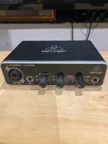 Interface De Áudio Behringer Umc202hd
