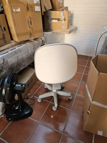 Cadeira de escritorio giratória