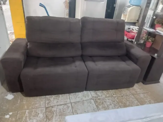 VENDO UM SOFA RETRATO NOVO CONSERVADO
