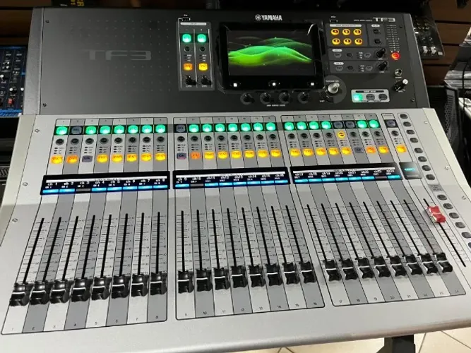 Mesa de Som Yamaha TF5 32 Canais