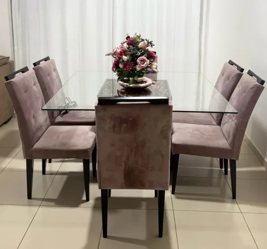 Lindo Jogo de Jantar - Mesa de Vidro Quadrada + 8 Cadeiras Estofadas