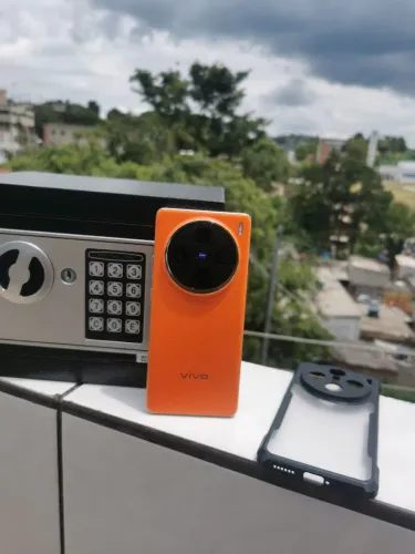 VIVO X100 PRO S 1 TB DE MEMORIA 32 DE RAM. VENDO TROCO