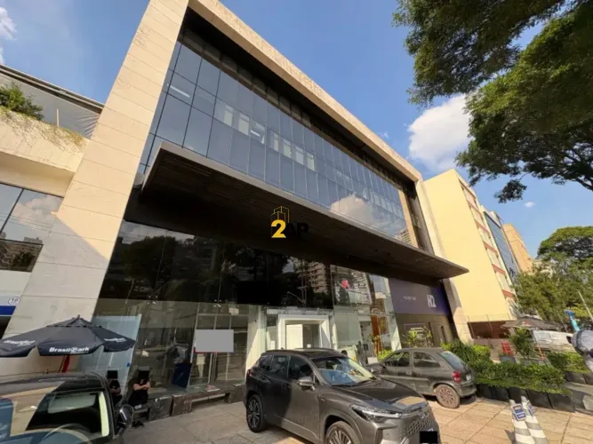 Excelente Oportunidade de Locação: Ponto Comercial com 6 banheiros, 4 vagas de garagem e 6