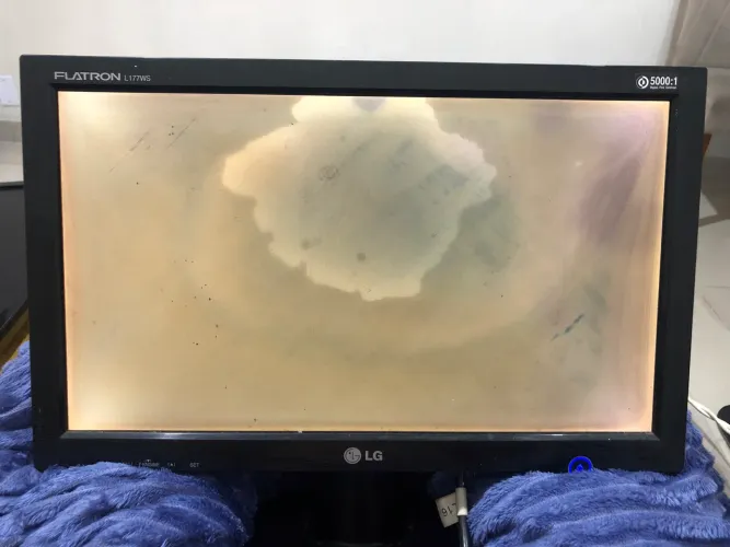 Monitor com defeito