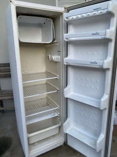 Vendo geladeira por 300 reais 