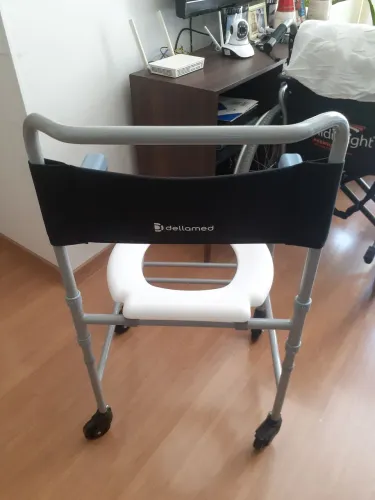 Vendo cadeira higiênica de banho Dellamed D30