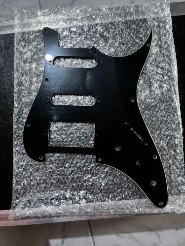 Escudo Black original Tagima Stela
