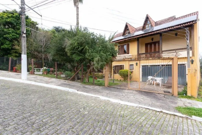 Casa Condominio para Venda - 386m², 3 dormitórios, sendo 2 suites, 2 vagas - Espirito Sant