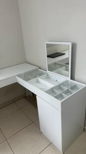 Escrivaninha e penteadeira