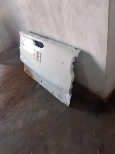 Tampa traseira da Strada