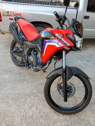 SAHARA 300 com menos de 2.600km, revisada e quitada