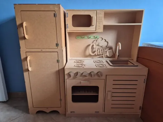 Cozinha de brinquedo para criança em madeira