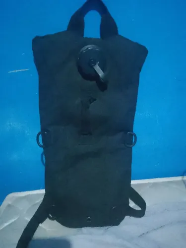 Vende se mochila térmica capacidade pra 3 litros de aqua