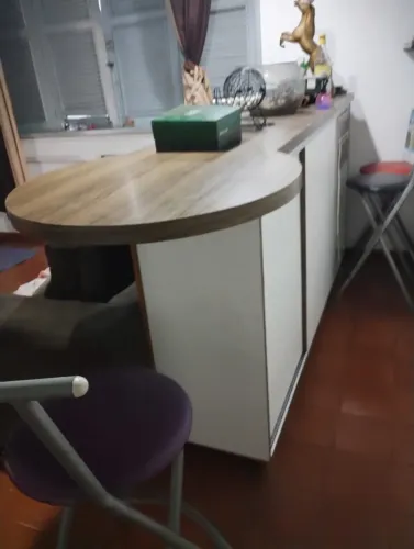 balcão sala e armário com baquetas