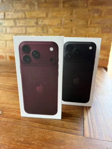 IPHONE 18 PROMAX BORDO E PRETO