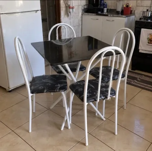 Mesa de Cozinha Com 4 Cadeiras (Entrega em até 24h)