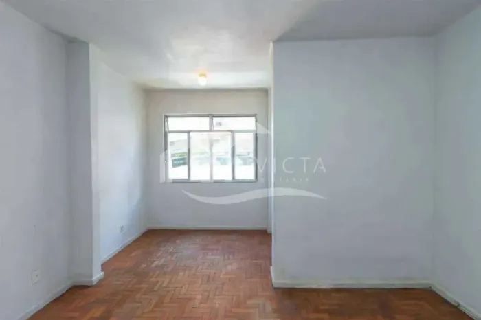 DOIS QUARTOS EM RUA RESIDENCIAL BOTAFOGO
