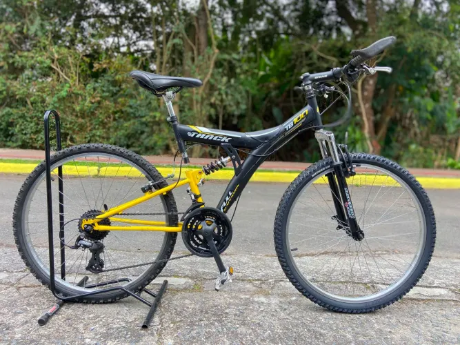 Bicicleta aro 26 Full Suspension