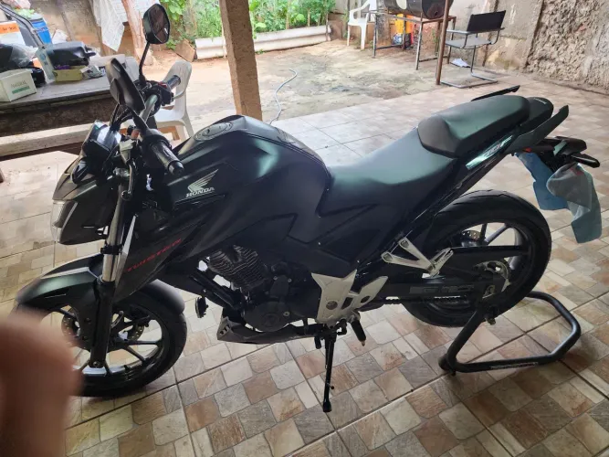 CB 300 F TWISTER
