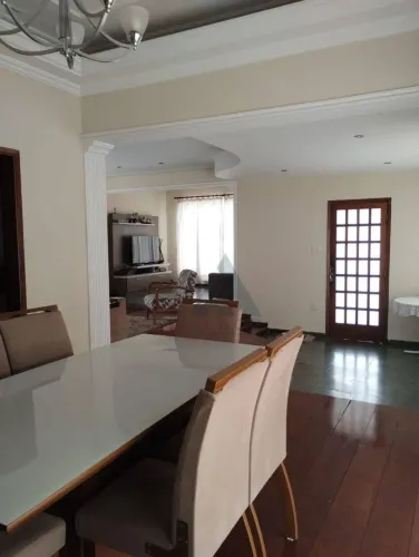 Casa com 3 dormitórios à venda, 213 m² por R$ 670.000 - Centro - Itapetininga/SP