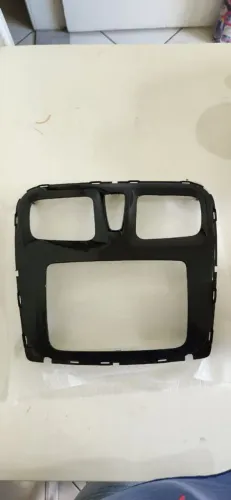 Moldura intermediária (sem contorno) aparelho som multimídia Renault Sandero/Logan