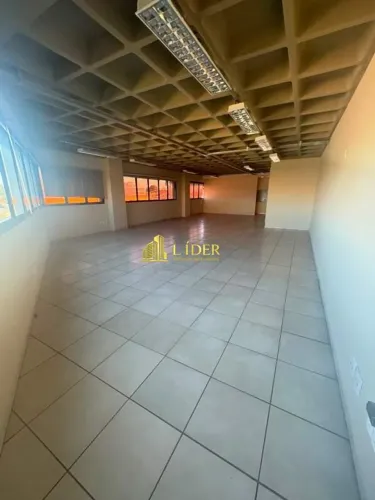 SALA COMERCIAL BEM LOCALIZADA