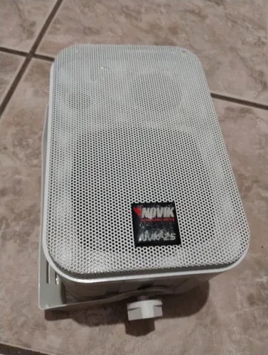 Caixa De Som Ambiente Novik Neo NVK-25 Branca - Usada