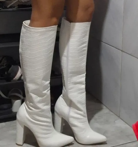 Bota branca cano alto