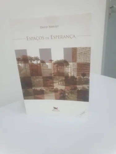 Vendo livro Espaços de Esperança, de David Harvey, em excelente estado