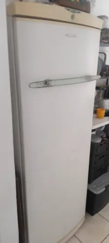 Geladeira grande funcionando
