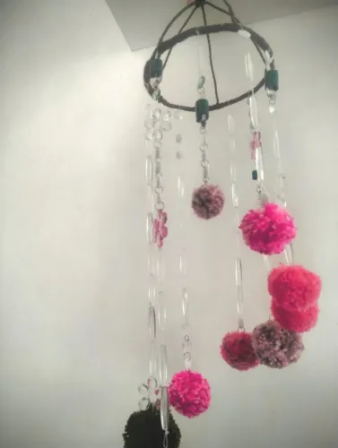 Decoração pompom de pendurar. 