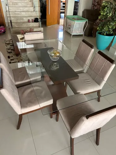 Mesa de jantar com 6 cadeiras