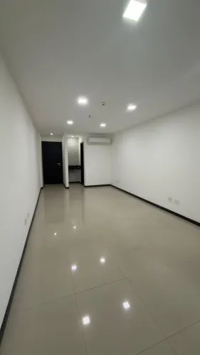 Sala comercial de 48,8m², climatizada, vaga coberta na Praia da Costa