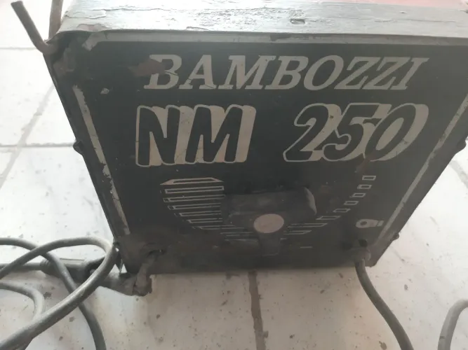 Maquina de solda bombozzi 250 amperes
