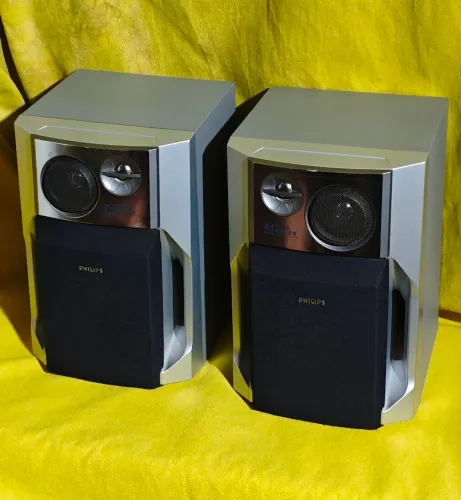 Par de caixas Philips novinha funciona tudo